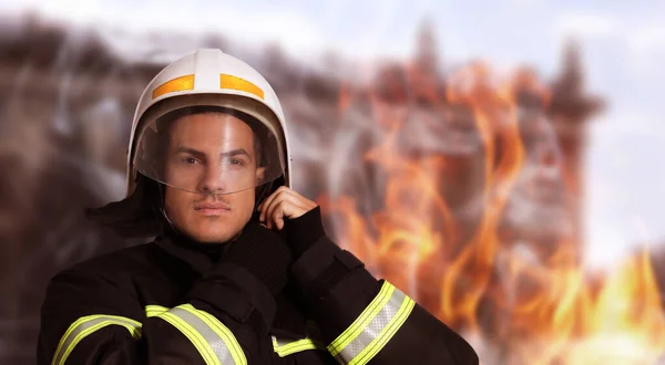 Рятівник Формі Шоломі Професійний Пожежник — стокове фото