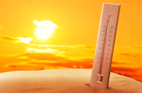 Termometro Meteo Alta Temperatura All Aperto Nelle Calde Giornate Sole — Foto Stock