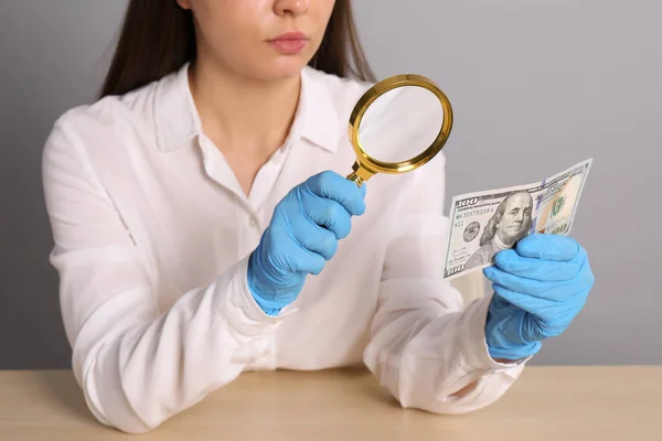 Expert Authenticating 100 Dollar Banknote Magnifying Glass Table Light Grey — Stock Photo, Image