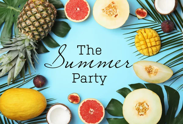 夏天的派对框架 由不同的水果制成 浅蓝色背景 顶视图 — 图库照片