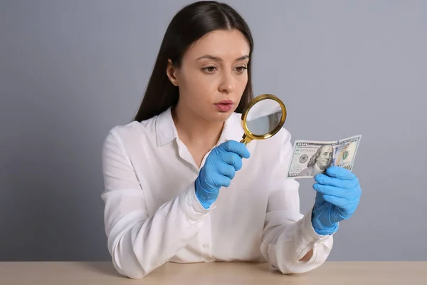 Expert Authenticating 100 Dollar Banknote Magnifying Glass Table Light Grey — Stock Photo, Image