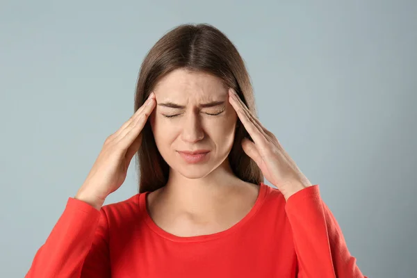 Young Woman Suffering Migraine Grey Background — Stock Photo, Image