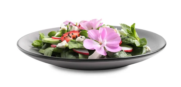 Salade Printemps Fraîche Avec Des Fleurs Dans Une Assiette Isolée — Photo