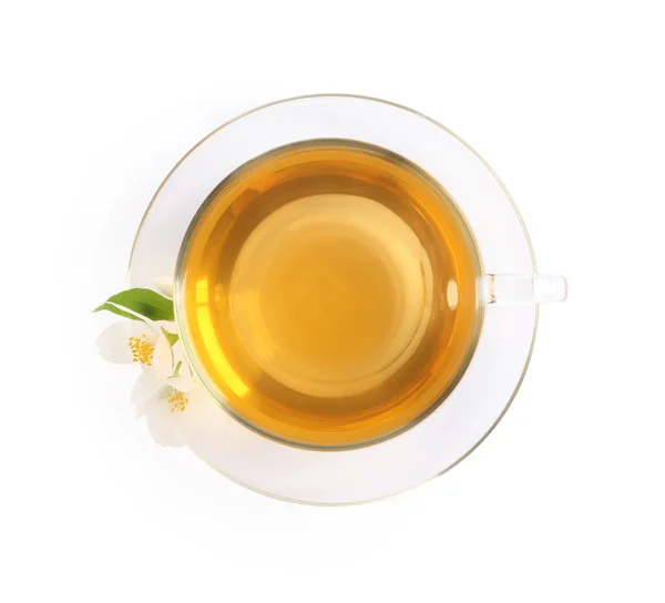 白を基調とした香り高いジャスミン茶と新鮮な花のグラスカップ トップビュー — ストック写真