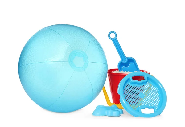 Aufblasbarer Hellblauer Strandball Und Kinderspielzeug Aus Kunststoff Auf Weißem Hintergrund — Stockfoto