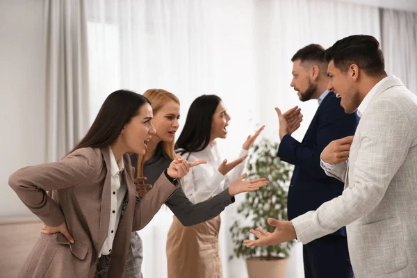 Group Angry Coworkers Quarreling Office —  Fotos de Stock