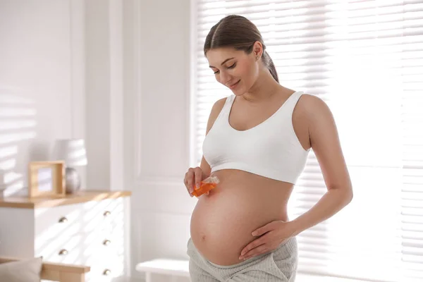 Young Pregnant Woman Cosmetic Product Home — Stock Photo, Image