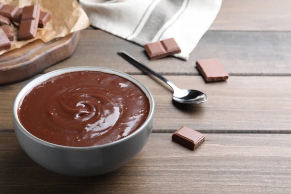 Délicieuse Crème Chocolat Dans Bol Sur Une Table Bois Espace — Photo