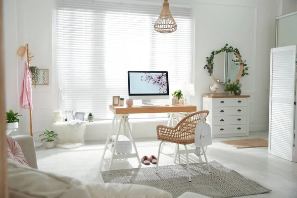 Elegante Home Office Interno Con Comodo Posto Lavoro — Foto Stock