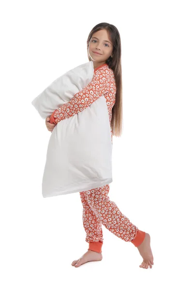 Nettes Mädchen Trägt Schlafanzug Mit Kissen Auf Weißem Hintergrund — Stockfoto