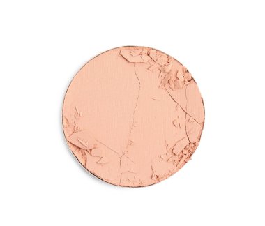 Kırık yüz pudrası beyaz arka planda, üst görünümde