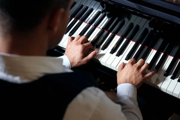 Homem Tocar Piano Acima Vista Músico Talentoso — Fotografia de Stock