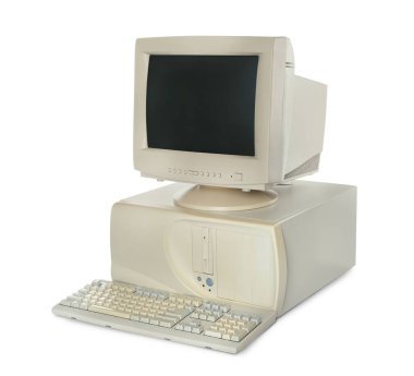 Beyaz arkaplanda eski bilgisayar monitörü, klavye ve sistem birimi