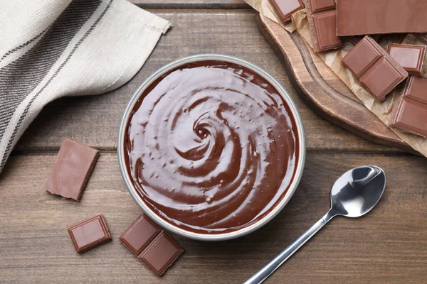 Délicieuse Crème Chocolat Dans Bol Sur Une Table Bois Plat — Photo