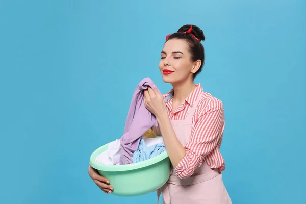 Housewife Holding Basin Clothes Light Blue Background — Stock Photo, Image