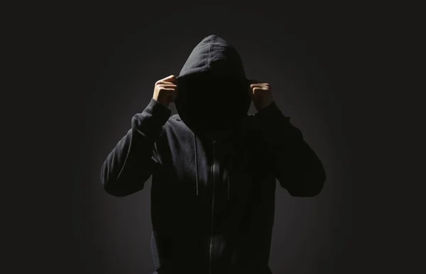 Silhouette Homme Anonyme Sur Fond Noir — Photo