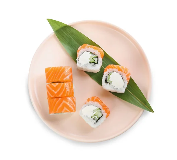 Chutné Sushi Rolky Zeleným Listem Bílém Pozadí Horní Pohled — Stock fotografie