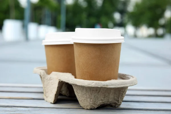 Tasses Café Papier Emporter Avec Couvercles Plastique Dans Support Carton — Photo