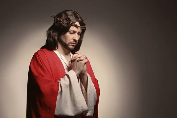 Jesus Christus Mit Dornenkrone Gebet Auf Beigem Hintergrund Raum Für — Stockfoto