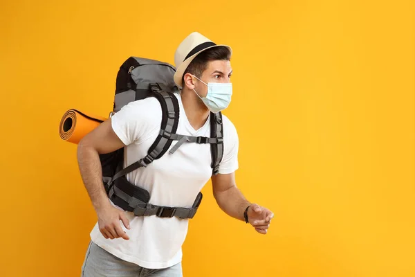 Male Tourist Protective Mask Travel Backpack Yellow Background Space Text — Stock Photo, Image