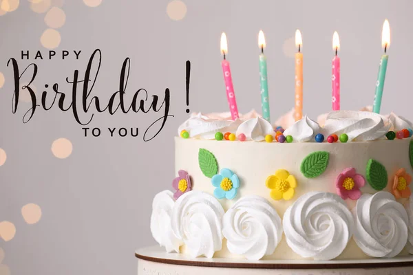 Feliz Cumpleaños Delicioso Pastel Con Decoración Fiesta Soporte Sobre Fondo —  Fotos de Stock
