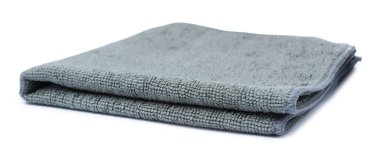 Temiz gri mikrofiber kumaş beyaza izole edilmiş.