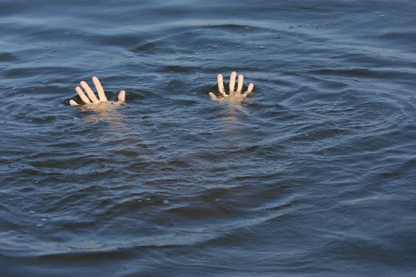 Hombre Ahogado Buscando Ayuda Mar Primer Plano — Foto de Stock