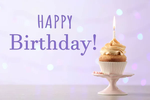 Gelukkige Verjaardag Heerlijke Cupcake Met Brandende Kaars Tafel — Stockfoto