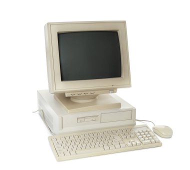 Beyaz arkaplanda eski bilgisayar monitörü, sistem birimi, klavye ve fare