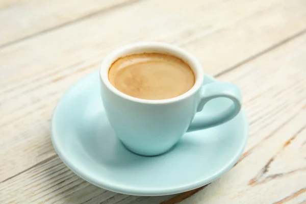 Kopje Lekkere Koffie Witte Houten Tafel Close — Stockfoto