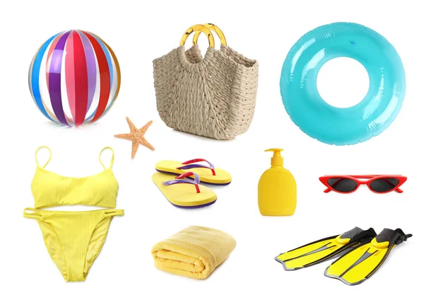 Set Con Diversi Accessori Spiaggia Sfondo Bianco — Foto Stock