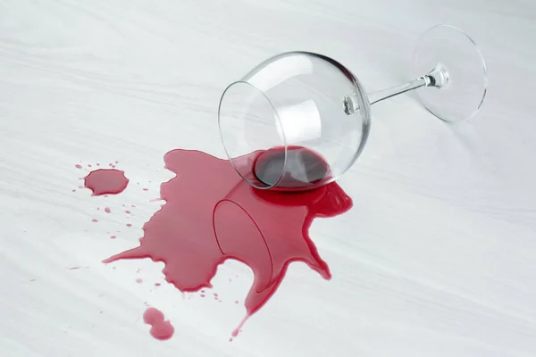 Overturned Glass Spilled Wine White Wooden Table — Stock Photo, Image