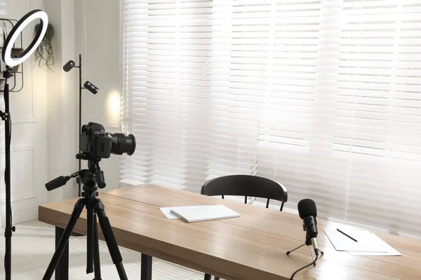 Ring light, camera and microphone for blogging in room