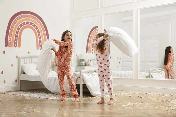 Cute Little Girls Pajamas Having Pillow Fight Bed Home Happy — Stock Photo, Image