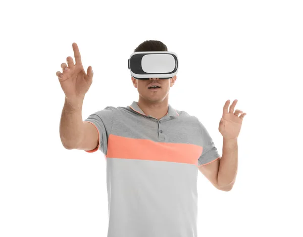 Homem Usando Fones Ouvido Realidade Virtual Fundo Branco — Fotografia de Stock