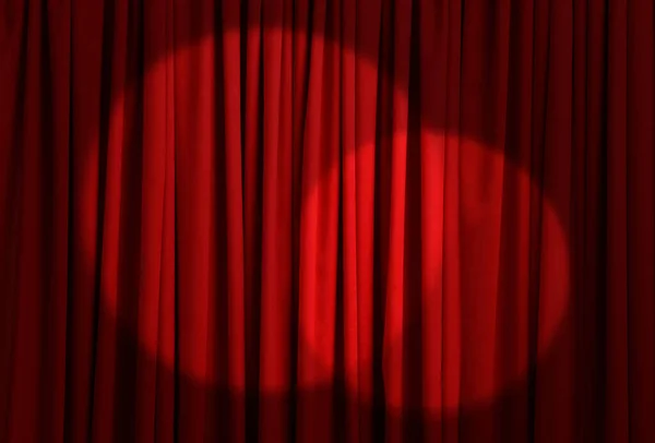 Scheinwerfer Beleuchten Geschlossene Rote Bühnenvorhänge Beginn Der Aufführung — Stockfoto