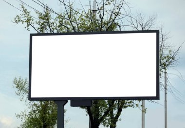 Şehirde boş reklam panosu var. Tasarım için model