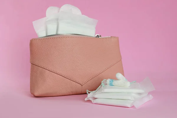 Sac Avec Serviettes Menstruelles Doublures Tampons Sur Fond Rose — Photo