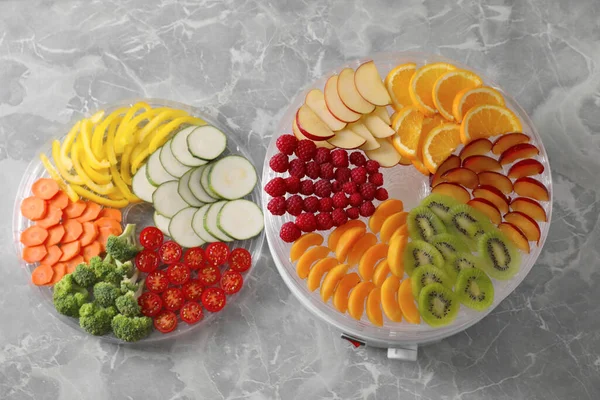 Cortar Frutas Verduras Máquina Deshidratadora Mesa Mármol Gris Puesta Plana — Foto de Stock