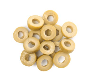 Beyaz arkaplanda taze yeşil zeytin kes, üst görünüm