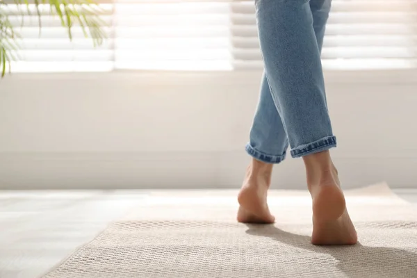 Woman Standing Carpet Home Closeup Space Text — Stock Photo, Image