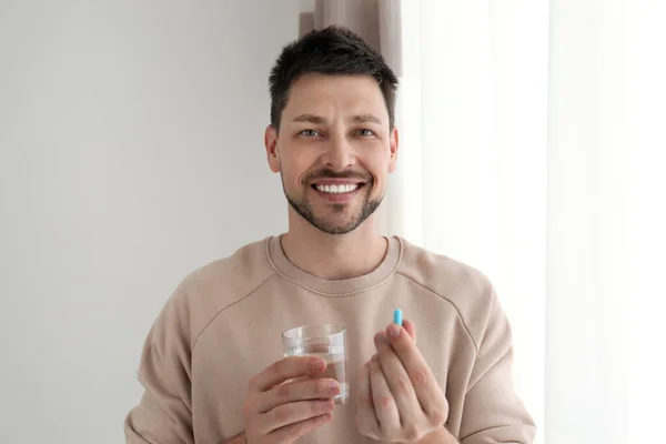 Man Glass Water Taking Pill Home — Stock Photo, Image