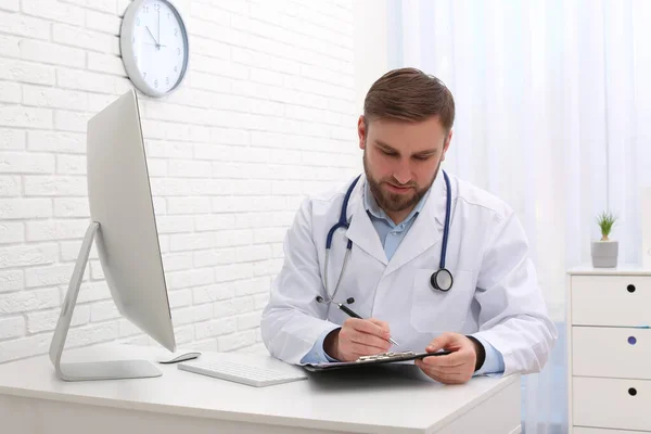 Young Pediatrician Working Table Clinic — Stok fotoğraf