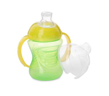 Boş plastik bebek şişesi beyaza izole edilmiş.