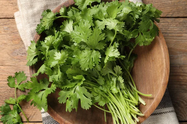 Bunch Fresh Aromatic Cilantro Wooden Table Top View — Stock Photo, Image