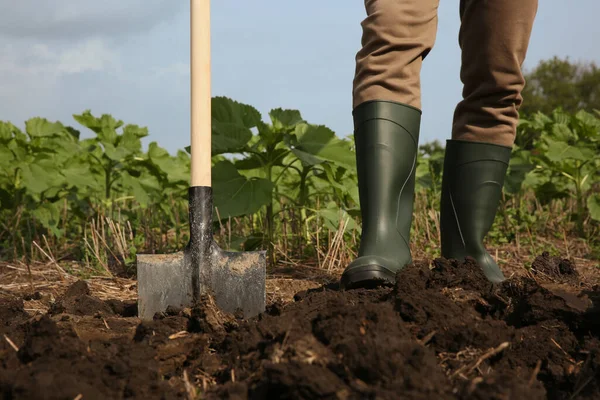 Worker Digging Soil Shovel Outdoors Closeup — Stock Photo, Image