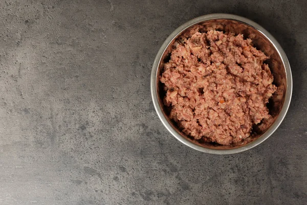 Comida Húmeda Para Mascotas Tazón Alimentación Sobre Fondo Piedra Gris — Foto de Stock