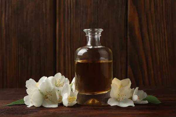 Etherische Olie Jasmijnbloemen Houten Tafel — Stockfoto