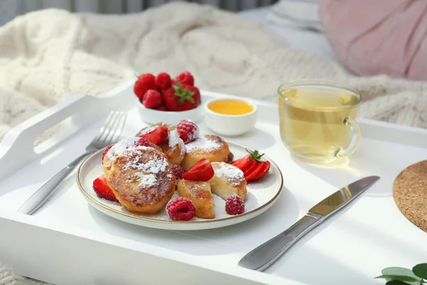 Petit Déjeuner Savoureux Servi Dans Chambre Crêpes Fromage Cottage Aux — Photo