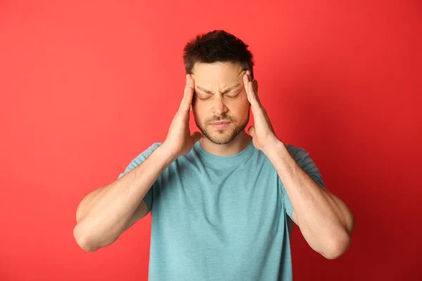 Man Suffering Terrible Migraine Red Background — Stock Photo, Image